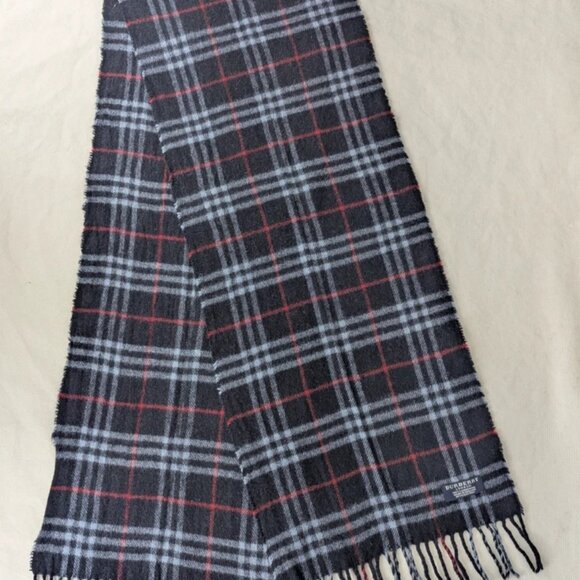 Used Burberry Designer Scarf Blue – Unisex Lambswool – Elegant Winter Accessory. - Picture 3 of 7